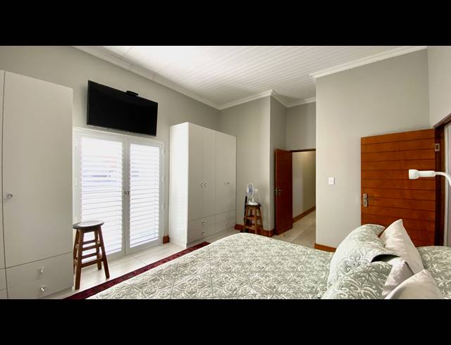 3 BEDROOM FREEHOLD FOR SALE IN PORT OWEN